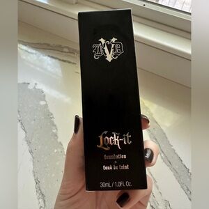 Kat von D Beauty Lock it Foundation, light 44 cool